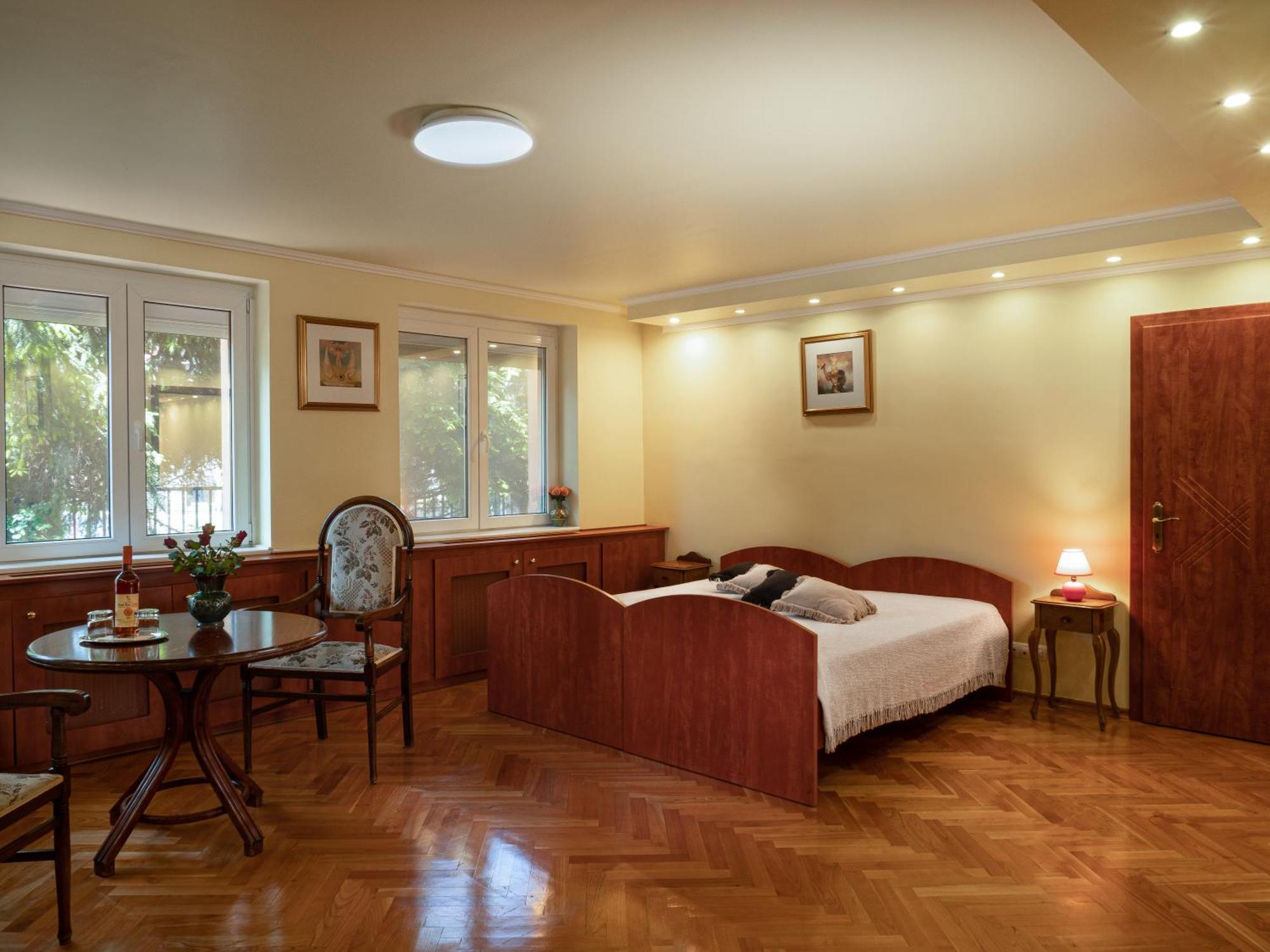 Hotel Frank Vendeghaz Veszpramvarsany Exterior foto